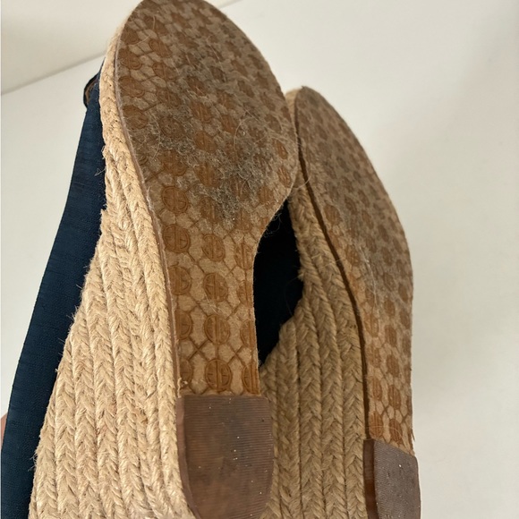 Lilly Pulitzer Navy Wedges with Gold Accents: Size 9.5 - Picture 9 of 9